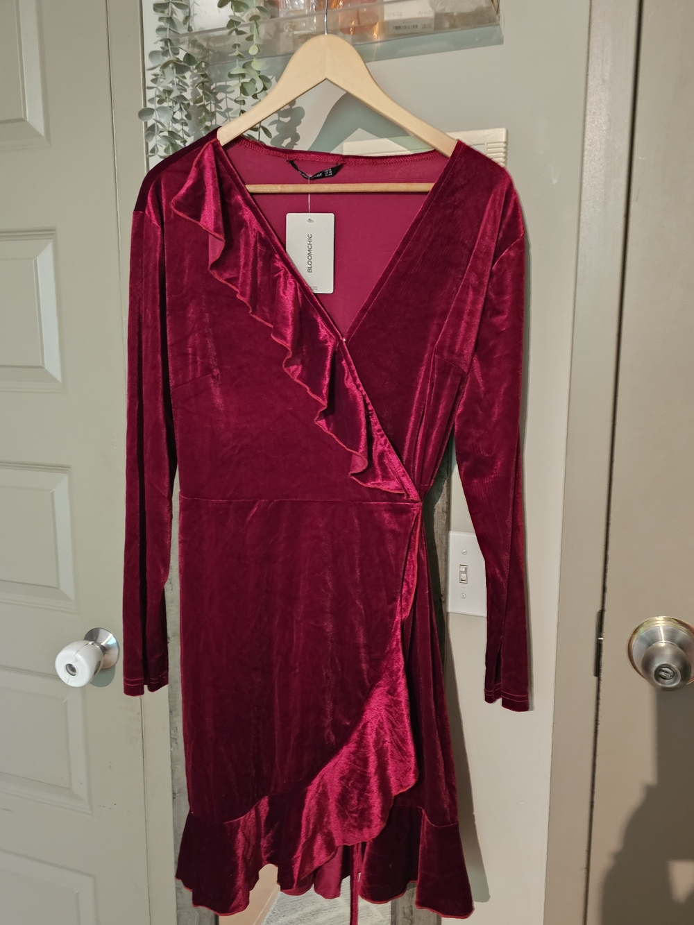 🔥 Bundle 3 / 15💲🔥 BloomChic Velvet Long Sleeve Wrap Dress in Deep Berry